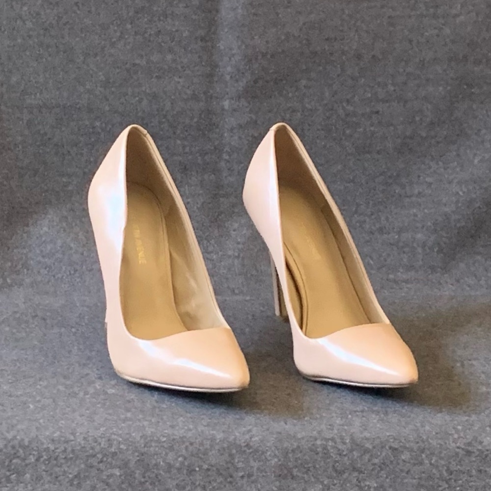 Saks Fifth Avenue Light Beige Pink Classic Stiletto Pumps - Picture 4 of 12
